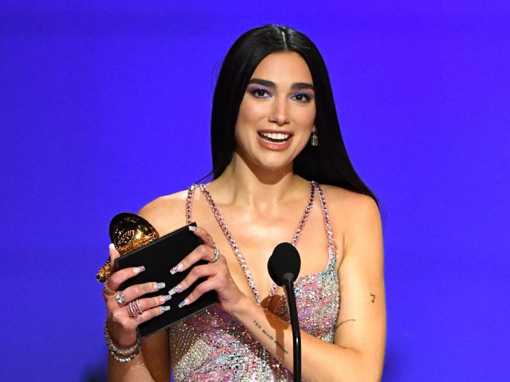 For Cold heart Elton john Introduces Dua Lipa on Stage at Dodger Stadium